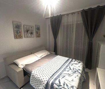 Cozy Apartment for Seasonal Rent in Torrevieja - Photo 3