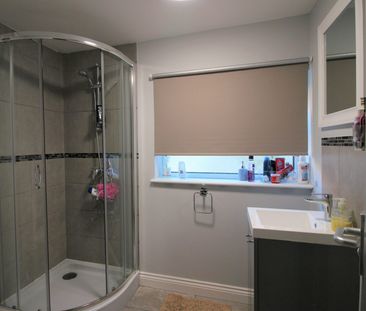 House share to rent on - Photo 6