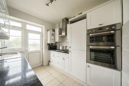 3 bedroom flat to rent - Photo 5