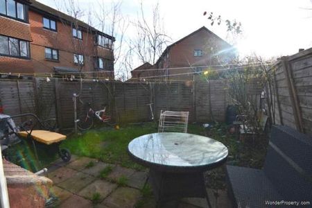 3 bedroom property to rent in London - Photo 2