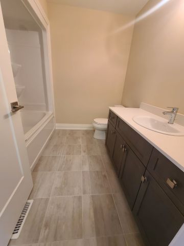 For Lease - 3287 Homestead Drive, Hamilton, Ontario - Photo 3