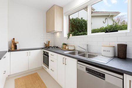 Boutique “Belleview” – Stylish Ground-Floor Living in Elwood - Photo 3