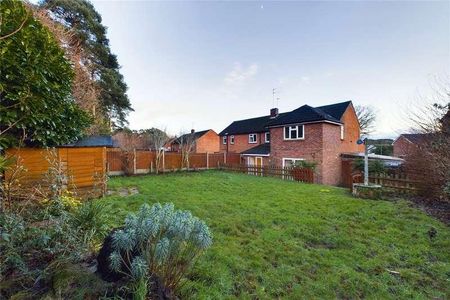 Evergreen Road, Frimley, Camberley, Surrey, GU16 - Photo 5