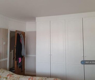 4 bedroom terraced house to rent - Photo 3