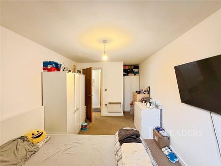 2 bedroom flat to rent - Photo 4