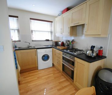 End of terrace house to rent on - Photo 4