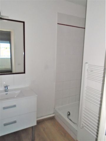 Location Appartement 2 pièces 42m² AGEN 47000 - Photo 5