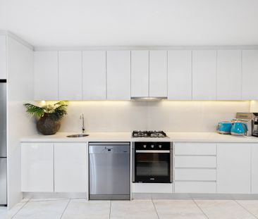 Private and spacious townhouse in Randwick Village - Photo 4