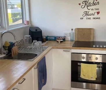 Three Bedroom Family Home - Photo 5