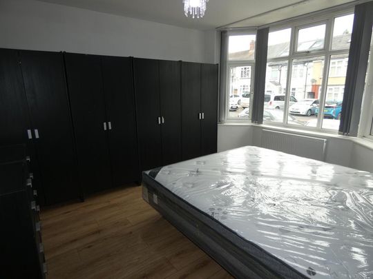 5 bedroom semi-detached house to rent - Photo 1