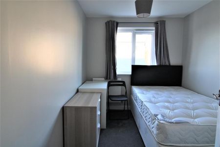 6 bedroom private hall to rent - Photo 3