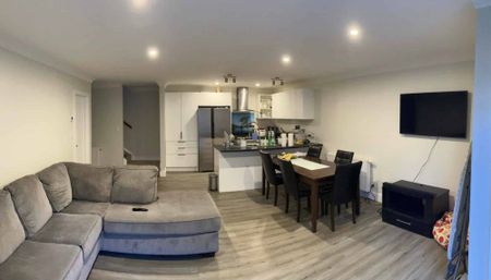 Modern 6 bedroom, 5 toilets and 4 showers house for rent! - Photo 3