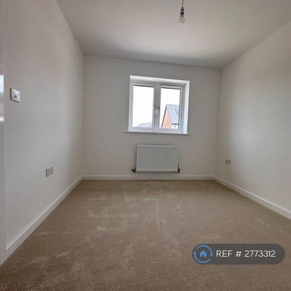 3 bedroom semi-detached house to rent - Photo 1