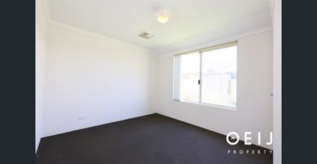 FANTASTIC FAMILY FUN - Photo 2