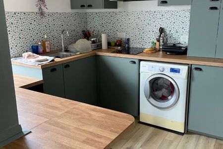 A louer très bel appartement meublé, à 2 pas du centre ville - Photo 2