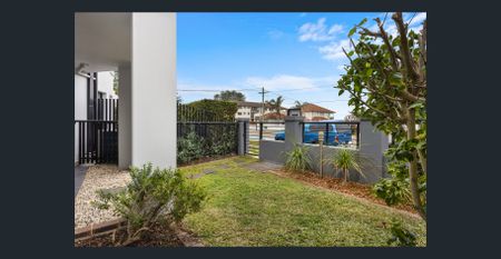 Seabreeze Apartment: Tranquil Coastal Living at Its Finest - Photo 2