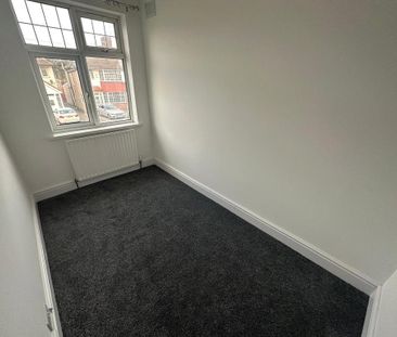 4 bedroom semi-detached house to rent - Photo 5