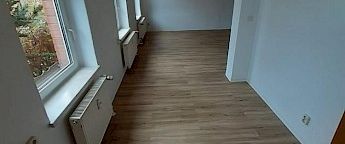 große 2 Zimmer EG Wohnung mit Gartenanteil in Neundorf ab 01.12.2025 frei !! - Photo 1