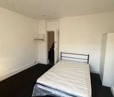 Room in a Shared House, Leagrave Road, LU3 - Photo 2