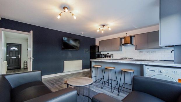 4 bedroom terraced house to rent - Photo 1