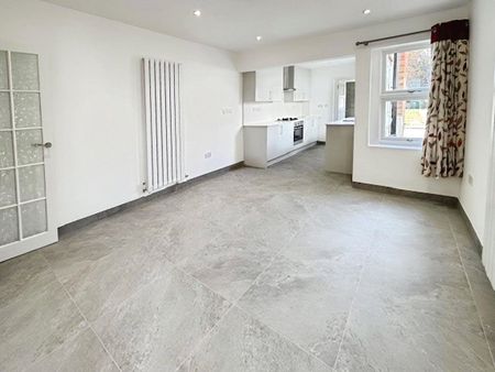 French Street, Sunbury-on-Thames, Surrey, TW16 5JL - Photo 5