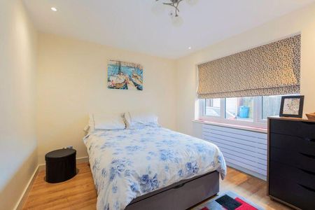 3 bedroom detached bungalow to rent - Photo 4