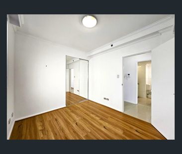 Spacious Two-Bedroom Apartment in the Heart of Sydney CBD - Photo 2