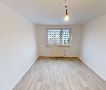 Modernisierte 2-Raum-Wohnung mit Balkon - Foto 1