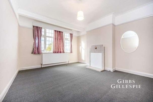 The Lawns, Pinner, HA5 - Photo 1