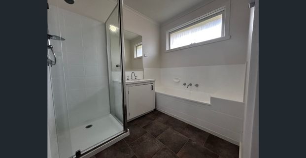 Modern, Spacious & Family-Friendly Unit - Photo 1