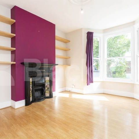 A Spacious property with 2 equally sized double bedrooms in a lovely conversion - Photo 1