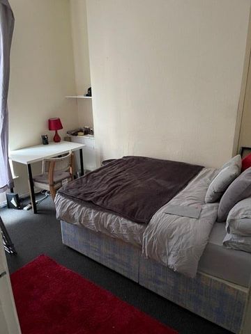 Student Properties to Let - Photo 3