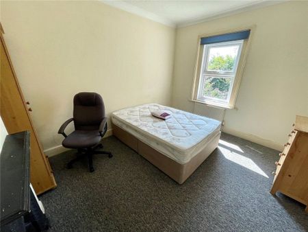 Shelbourne Road, Bournemouth, BH8 - Photo 4