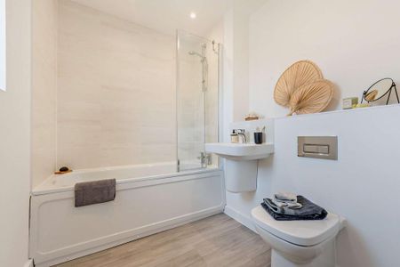 3 bedroom semi-detached house to rent - Photo 3