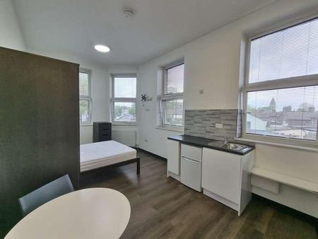 Studio Parish Lane, London, SE20 - Photo 2