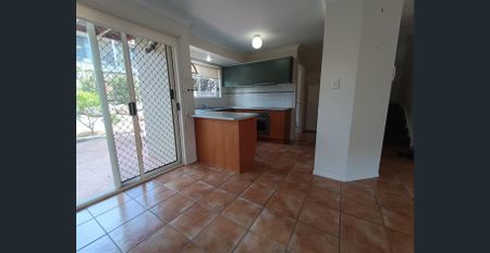Beautiful 3-Bedroom Townhouse – Perfect Location in Eight Mile Plains - Photo 5