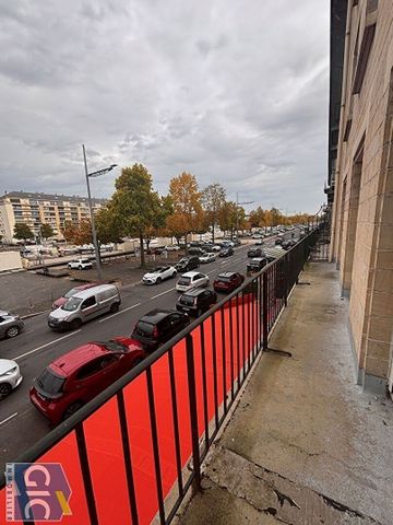 A LOUER, UN APPARTEMENT TROIS PIECES QUAI VENDEUVRE. - Photo 4