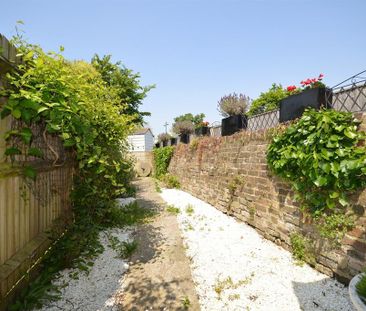 3 bedroom terraced house to rent - Photo 1
