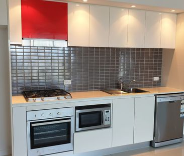 Mantra Residences Southport Central - Unfurnished 2B2B - Photo 3