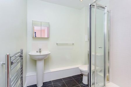 3 bedroom flat to rent - Photo 4