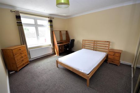 3 bedroom end of terrace house to rent - Photo 5