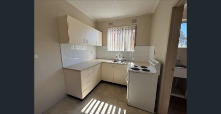 For Rent: Spacious 2-Bedroom Unit in Prime Location! Conveniently Located Near Shops & Train Station - Photo 5