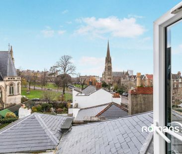 3 bedroom flat to rent - Photo 4