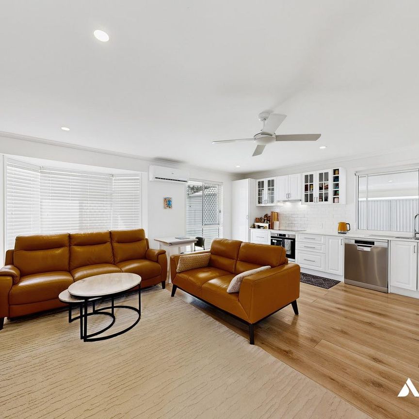 PRIVATE, PEACEFUL LIVING IN THE HEART OF CLEVELAND ! - Photo 1