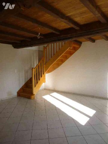 A LOUER Maison d'habitation comprenant : - au rez-de-chaussée : séjour avec cheminée condamné... - Photo 4