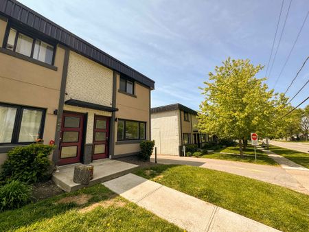 For Lease - 840 Alice Street, Woodstock, Ontario - Photo 2