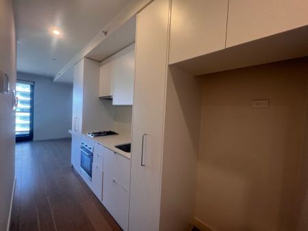 Modern One-Bedroom Apartment in a Highly Sought-After Complex - Photo 5