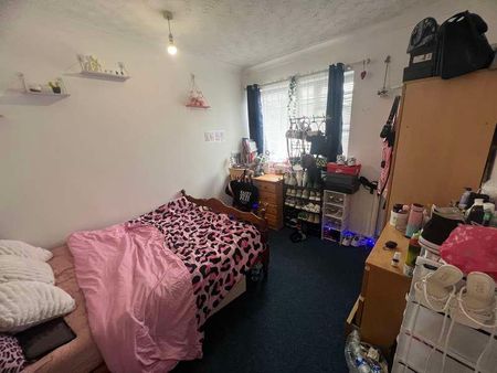 Milton Road, SO15 - Photo 5