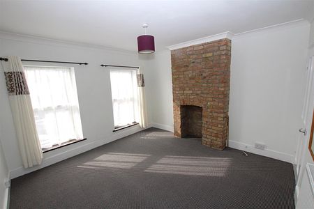 2 bedroom Terraced House to let - Photo 3