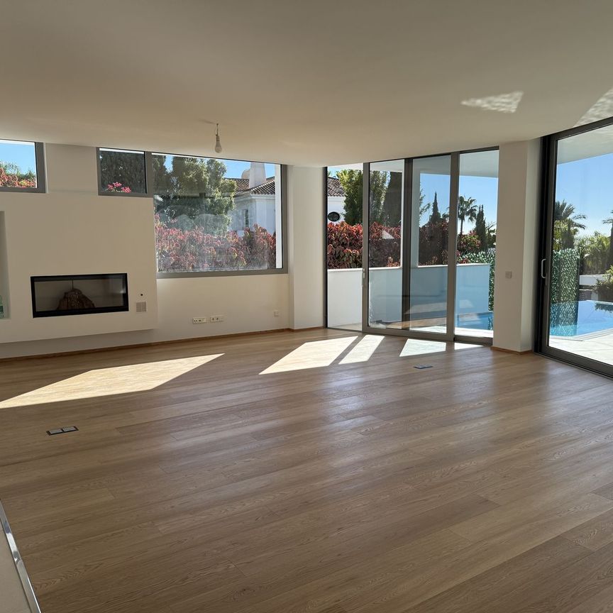 Semi-Detached House in Sierra Blanca - Photo 1